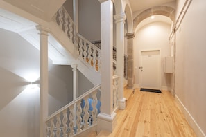 Interior - Ando Living - Flores 200 House (Porto)