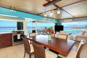 Dining - Oceanfront Island Living at its Finest! Unbeatable Panoramic Ocean Views! (Honolulu)