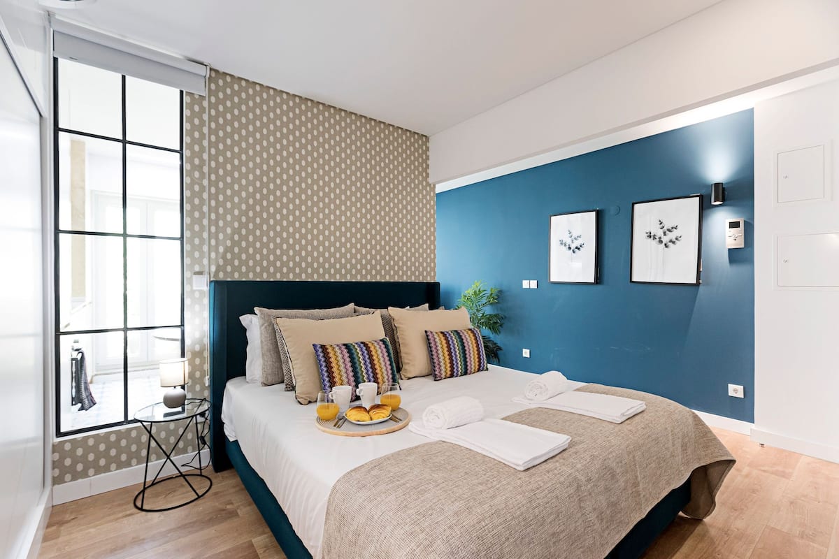 1 habitación, tabla de planchar con plancha, wifi gratis y ropa de cama