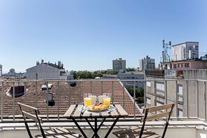 City Studio | Balcony - Urban House by LovelyStay (Porto)