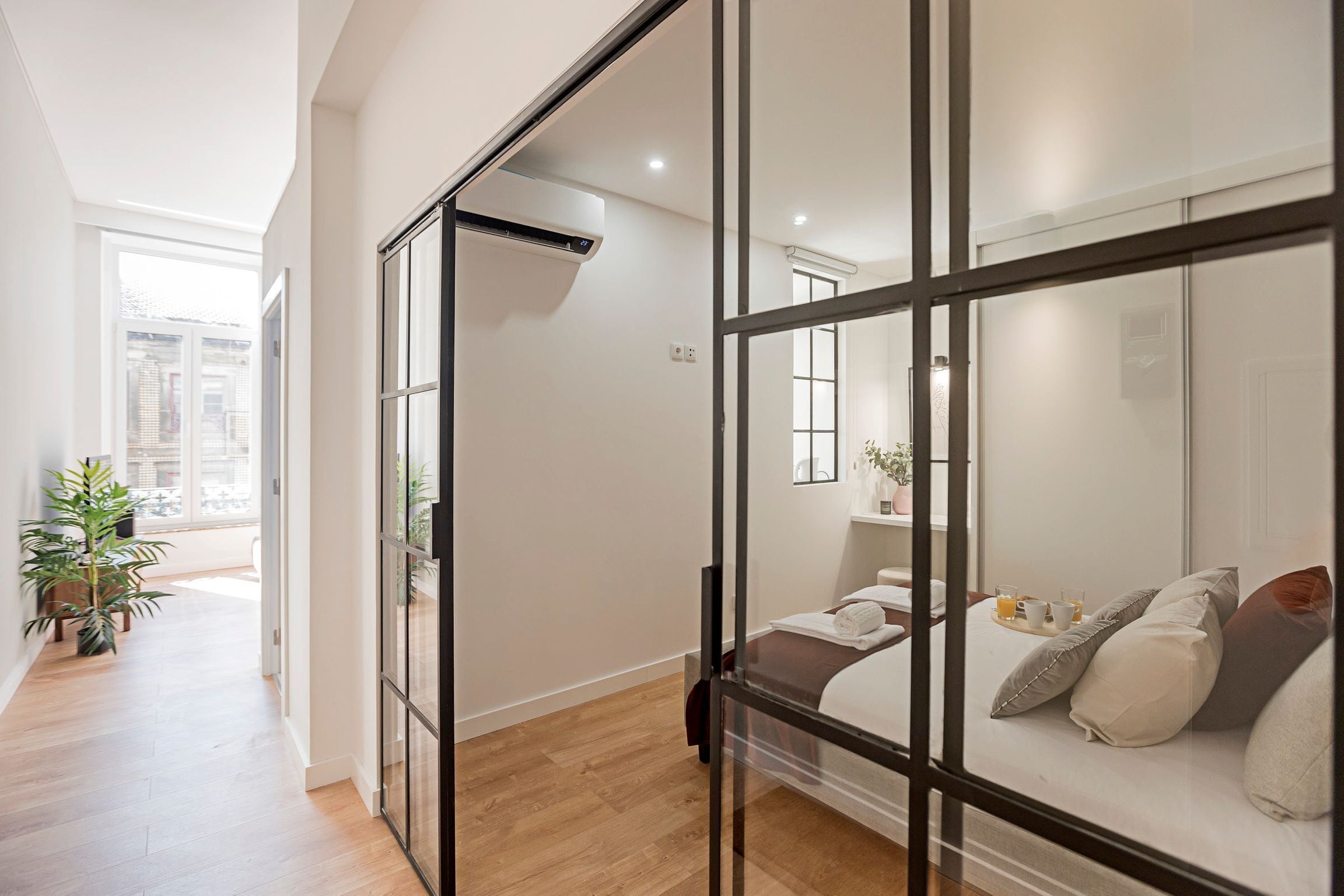 Estudio City (3) | Tabla de planchar con plancha, wifi gratis, ropa de cama