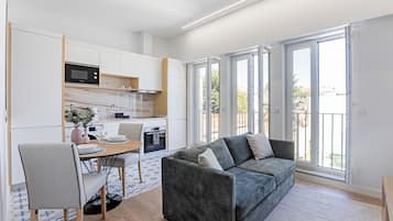 Deluxe Studio | Living area