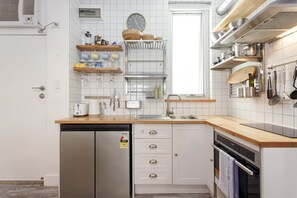 Fridge, oven, stovetop, toaster