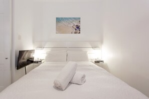 1 bedroom, iron/ironing board, travel cot, WiFi - Beach Shack Fremantle (Fremantle)
