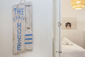 1 bedroom, iron/ironing board, travel cot, WiFi - Beach Shack Fremantle (Fremantle)