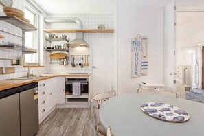 Fridge, oven, stovetop, toaster
