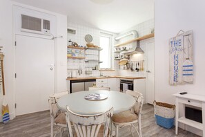 Fridge, oven, stovetop, toaster