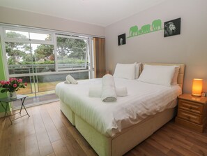2 habitaciones, decoración personalizada y muebles diferentes