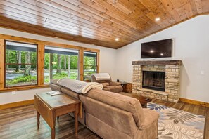 Smart TV, fireplace