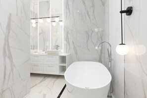 Shower, towels - Spacious Apartament by Renters Prestige (Warsaw)
