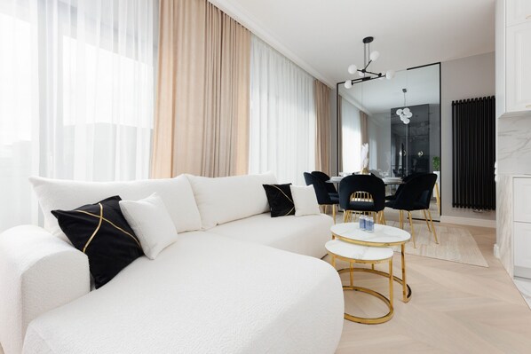 Living area - Spacious Apartament by Renters Prestige (Warsaw)