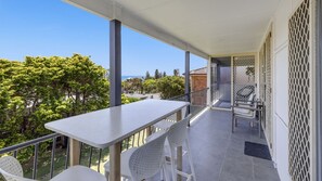 تناول الطعام بالخارج