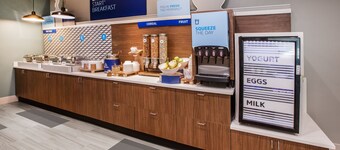 Holiday Inn Express & Suites Dayton Highway 90 by IHG