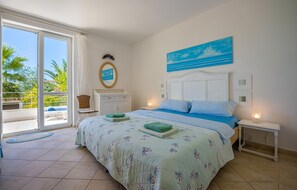 6 slaapkamers, een strijkplank/strijkijzer, reisbedje, gratis wifi