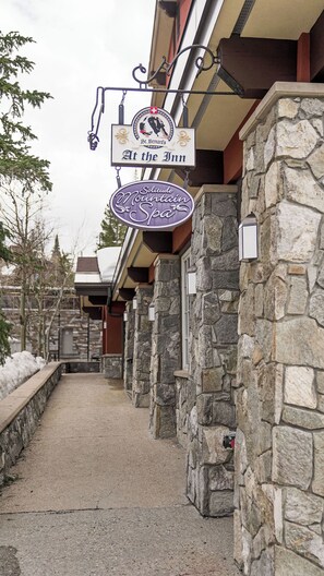 Exterior detail - Mountain Memories by Cottonwood Lodging (Solitude)