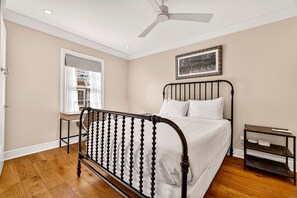 1 slaapkamer, een bureau, een strijkplank/strijkijzer, gratis wifi