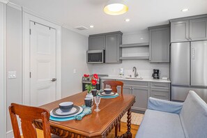 Fridge, microwave, oven, stovetop - Newly Built Executive Rental in Heart of Historic District by Lucky Savannah (Savannah)