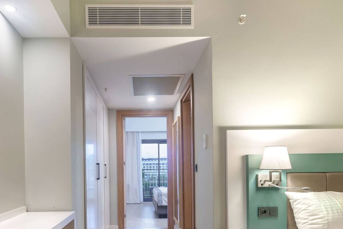Family Suite , 2 Bedroom , 2 Bathroom , Non smoking , Resort View | Minibar (inkludert), safe på rommet og strykejern/-brett