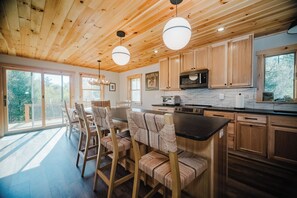 Fridge, microwave, oven, stovetop - Songo Chalet - Sleeps 12. Hot Tub. In Bethel, 10 min from Sunday River! (Bethel)