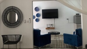 Deluxe Double or Twin Room | Pillowtop beds, in-room safe, desk, laptop workspace - Zambezi Boutique  (Victoria Falls)
