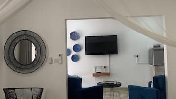 Deluxe Double or Twin Room | Pillow-top beds, in-room safe, individually decorated, desk