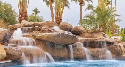 HĂZHĂ on the River | Resort Pool, Theater & Fun