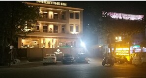 Front of property - Hotel Sandstone INN (Lucknow)