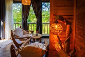 Kamar Deluks | Brankas dan Wi-Fi gratis