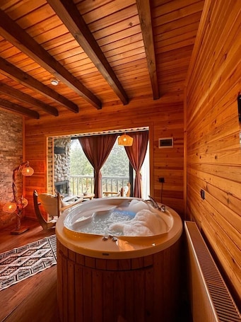 Deluxe Room | In-room safe, free WiFi