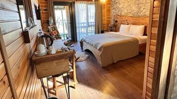 Standard Room | In-room safe, free WiFi