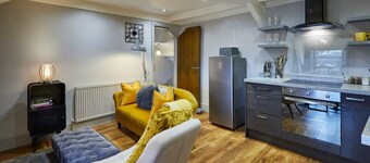 Host & Stay | Yellow Ochre