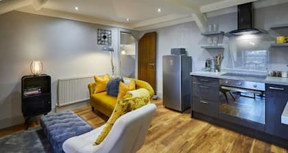 Host & Stay | Yellow Ochre