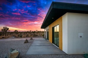Exterior - New Tiny Home | Stargazing DOME | Pool | Spa |Mini golf | Joshua Tree Views (Yucca Valley)