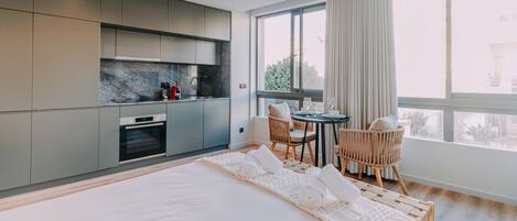 Deluxe Studio | Private kitchenette