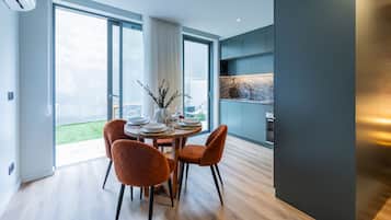 Estudio Deluxe (2) | Comedor
