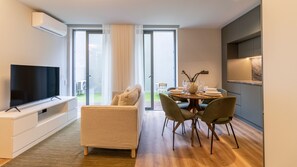 Deluxe Studio (3) | Living area