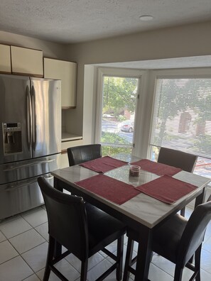 Dining - Shadyside Penthouse (Pittsburgh)