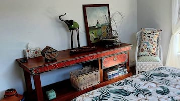 1 habitación, tabla de planchar con plancha, wifi gratis y ropa de cama