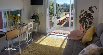 The Red Door - 1 Bedroom Studio and Bfst