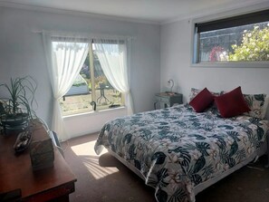 1 habitación, tabla de planchar con plancha, wifi gratis y ropa de cama