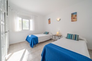 3 soverom, strykejern/-brett og sengetøy