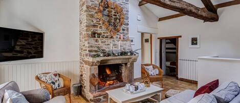 Télévision, cheminée