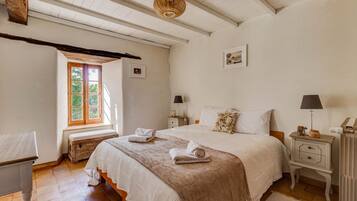 4 Schlafzimmer, BĂŒgeleisen/BĂŒgelbrett, Internetzugang, BettwĂ€sche