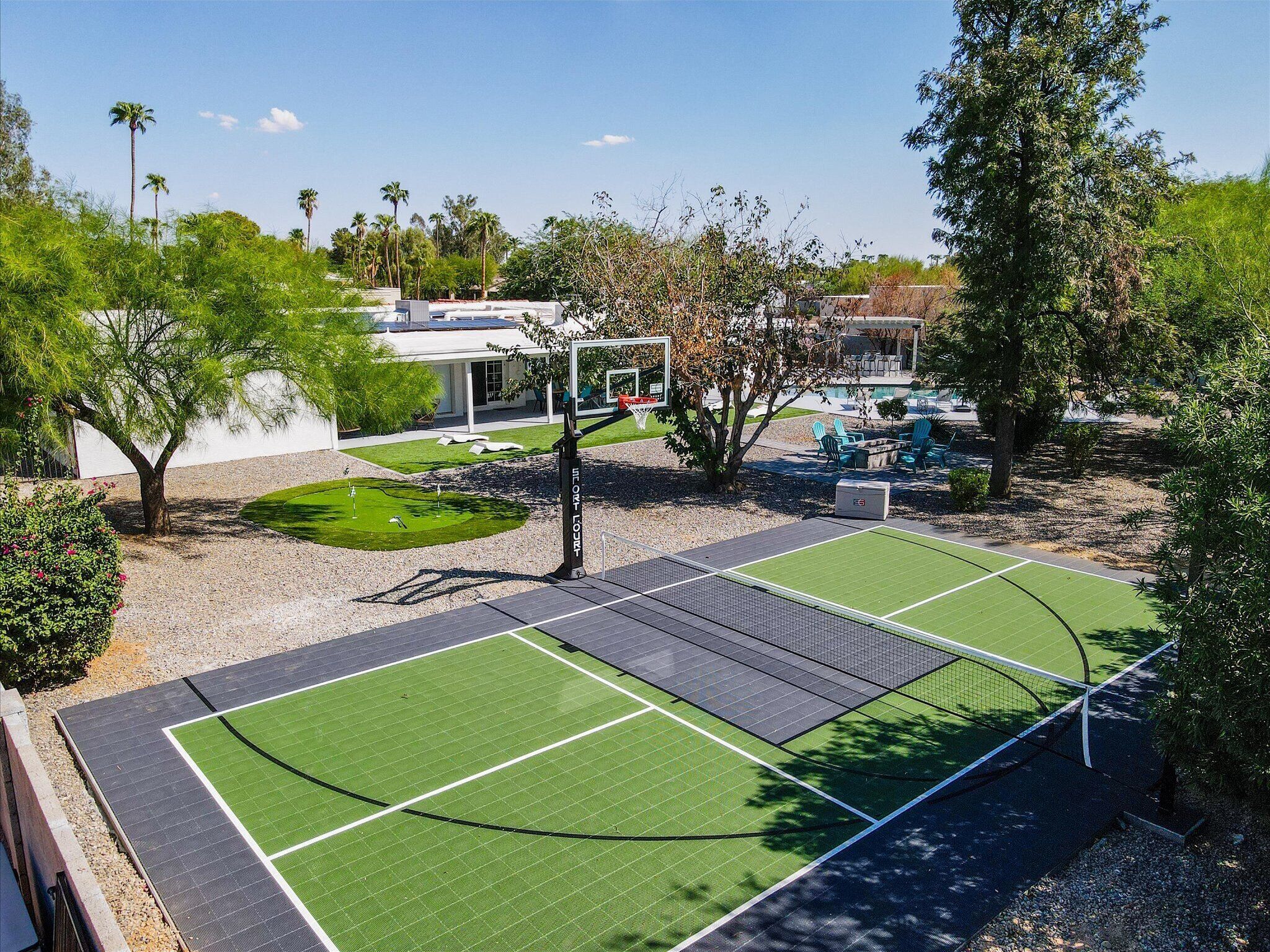 Pet Friendly with Private Heated Pool, Fire Pit, Basketball and Volleyball Court