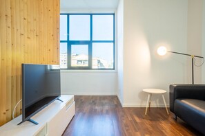 Standard Studio | Living area | 1-inch flat-screen TV with cable channels - Boavista 1774 by LovelyStay (Porto)