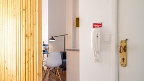 Standard Apartment | Interior - Boavista 1774 by LovelyStay (Porto)