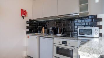 Standard Studio | Private kitchenette | Mini-fridge, microwave, oven, stovetop