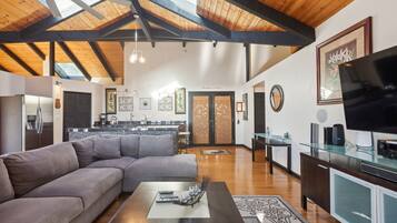 House, 3 Bedrooms | Living area | Smart TV, streaming services
