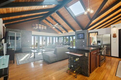 Pu'ukala Sunset Estate W/ Amazing Ocean Views! 3 Bedroom Home by RedAwning