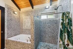 Casa, 3 habitaciones | Baño | Toallas y shampoo 